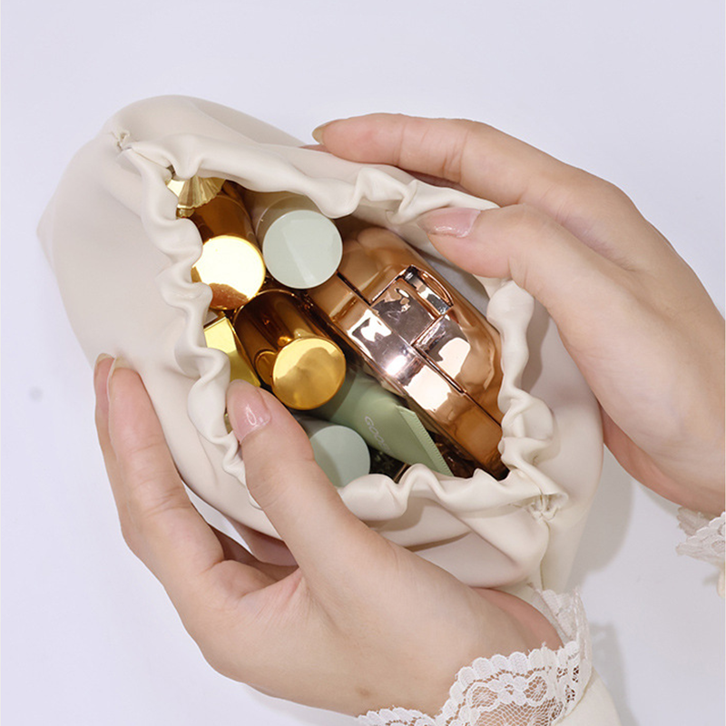 Portable makeup storage bag