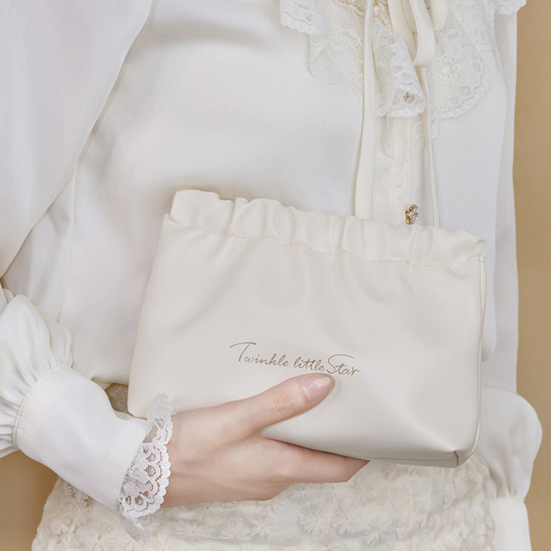 Portable makeup storage bag